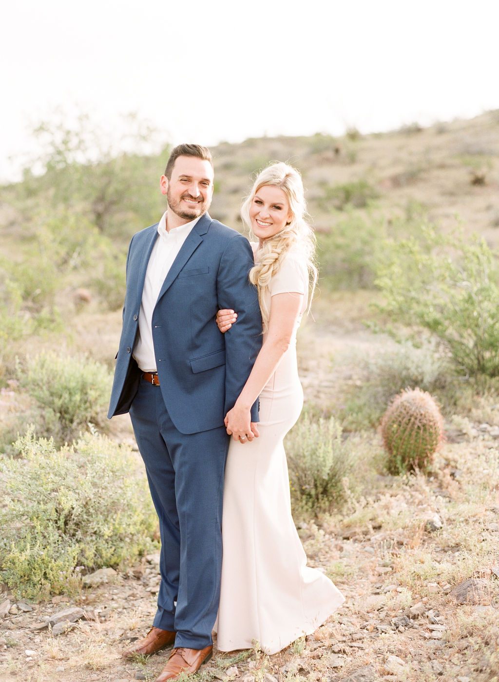 delvist krog Beundringsværdig Sunrise Saguaro Scottsdale Anniversary Session | Melissa & Jordan - Ash  Baumgartner