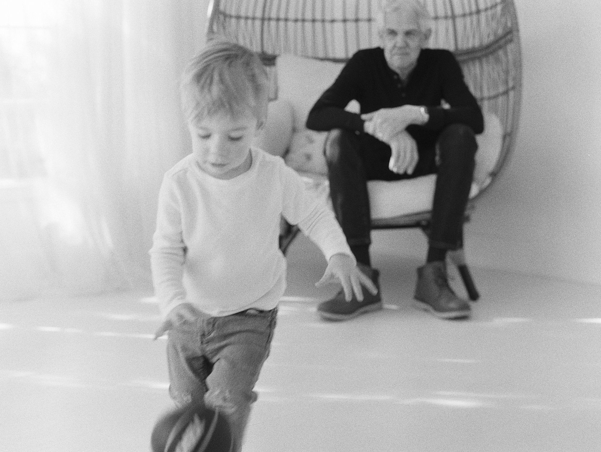 Gramma and Baba and Ellis - Ash Baumgartner - Grandparent Photos - Black and White Film - Alzheimers Legacy_0030.jpg