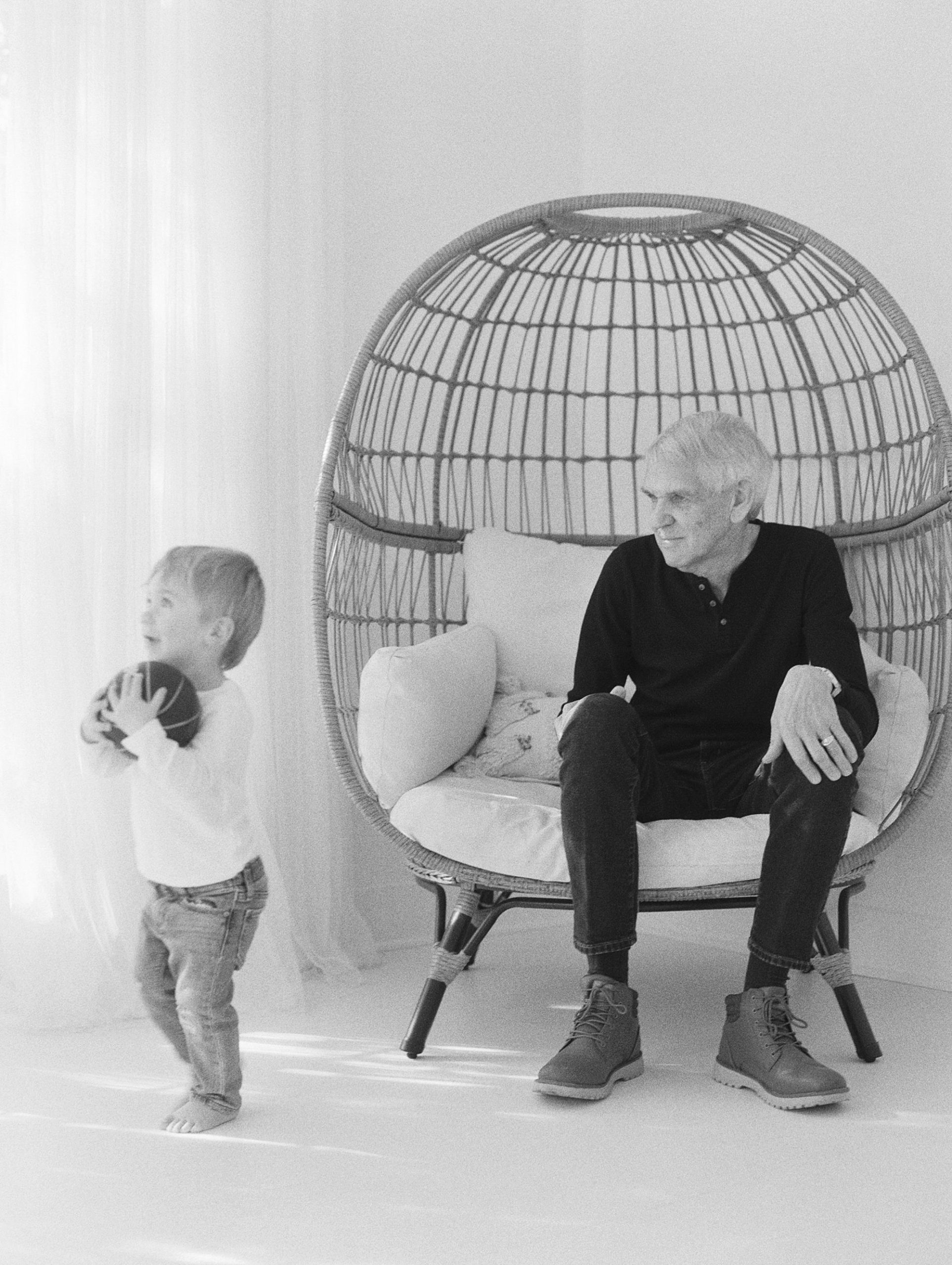 Gramma and Baba and Ellis - Ash Baumgartner - Grandparent Photos - Black and White Film - Alzheimers Legacy_0033.jpg