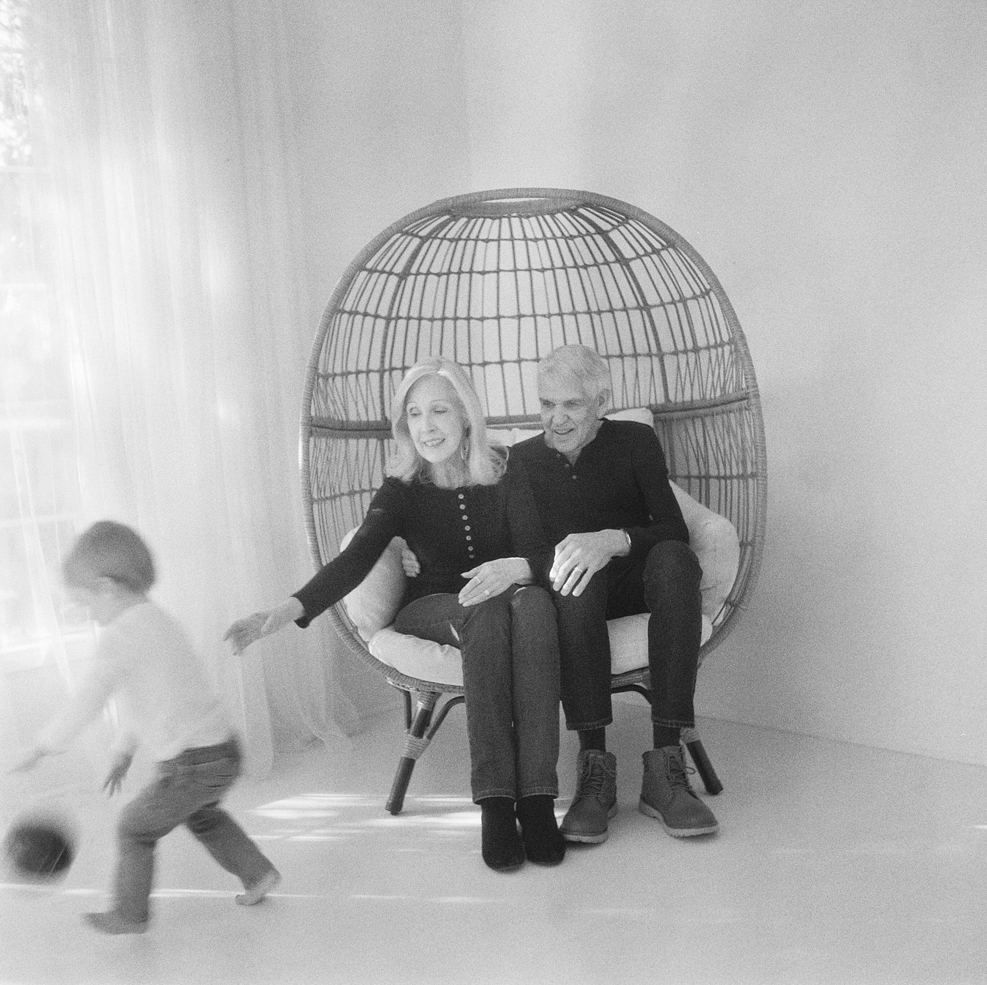 Gramma and Baba and Ellis - Ash Baumgartner - Grandparent Photos - Black and White Film - Alzheimers Legacy_0044.jpg